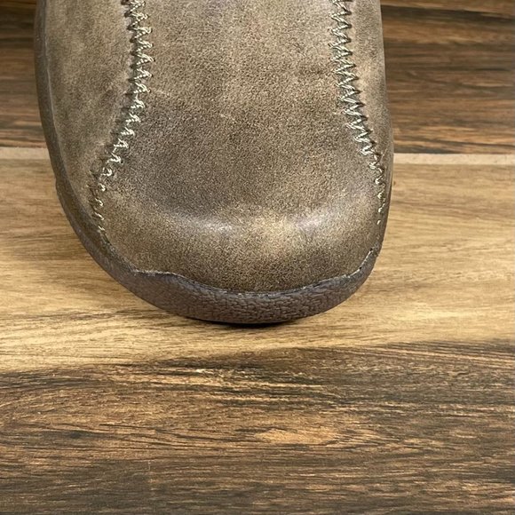 Dansko Womens Kim Nubuck Distressed Brown Leather Round Toe Slip On Clog Sz EU37 - Picture 8 of 10